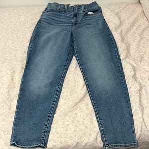 Levi’s Classic High Waisted Mom Jean Size 27